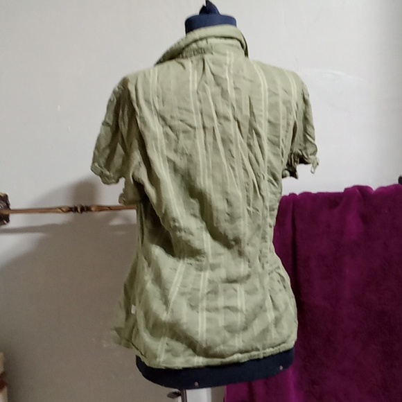 "🩷" Button down short sleeve - Picture 3 of 3